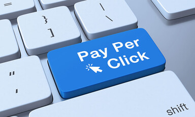 Ausschnitt einer Computertastatur mit der imaginären Taste "Pay per Click"